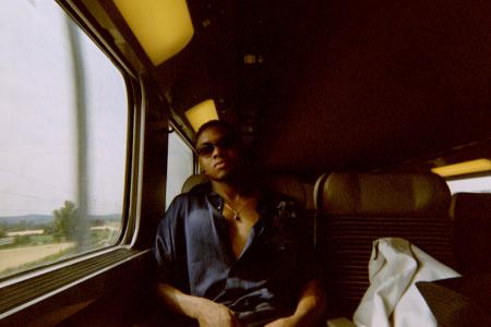 BRUNO DANS LE TGV POUR TOULON ETE 2004
